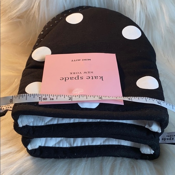 Kate Spade Black & white polka dot Oven Mitts NWT - Picture 7 of 8
